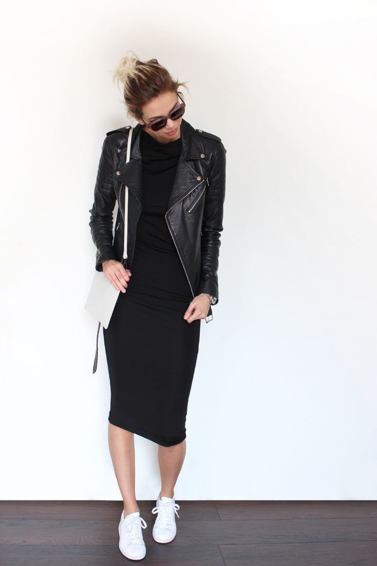 look feminino moda de rua total black com sapato colorido