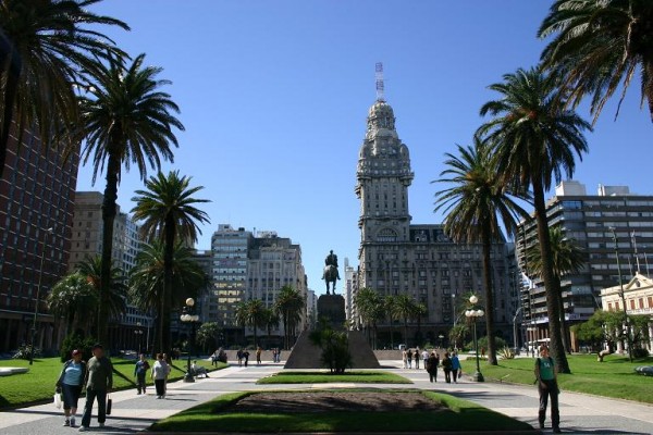 Plaza-Independencia-600x400