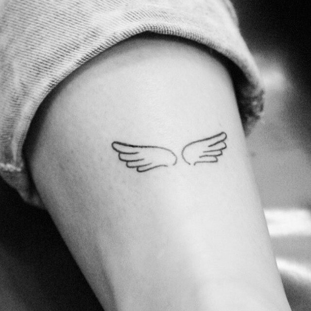 tatuagem delicada asas