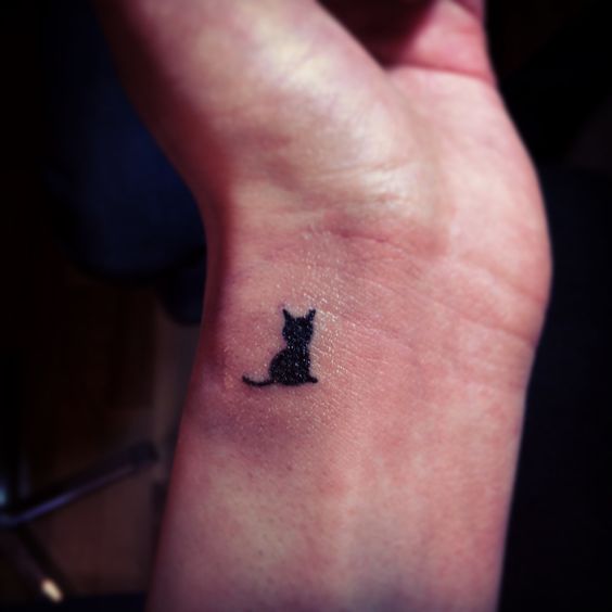 tatuagem delicada de gato