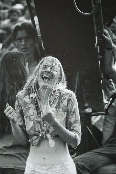 Girls-of-Woodstock-1969-32