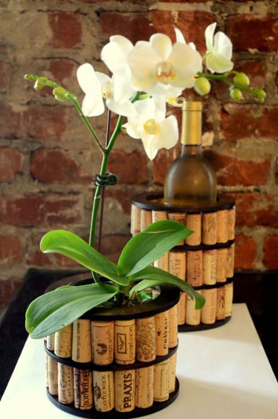 rolha de vinho na decoração vaso de flores