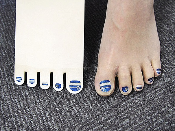 Marca japonesa lança meia-calça para quem tem preguiça de pintar as unhas dos pés 10