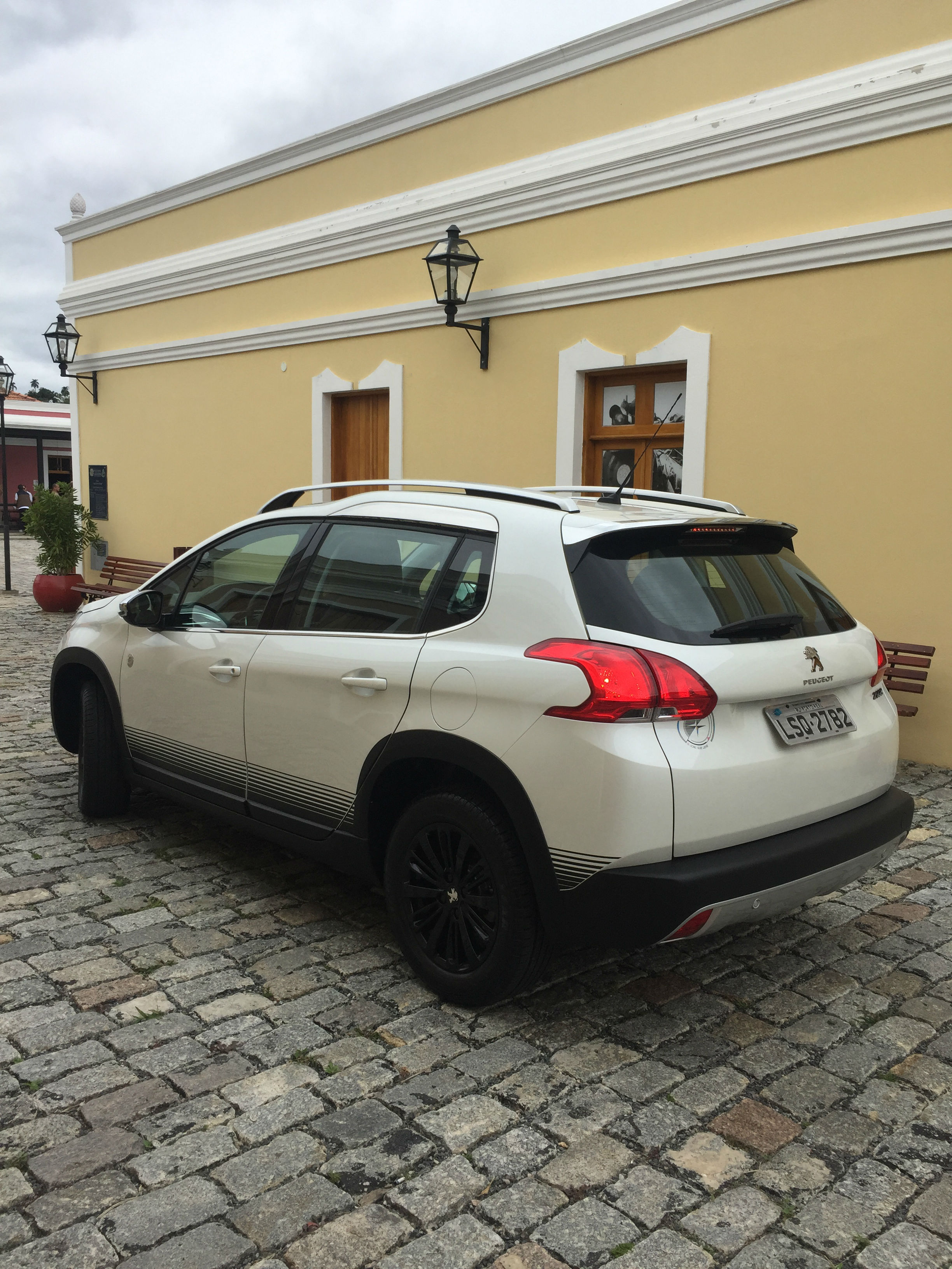 traseira-peugeot-2008-crossway