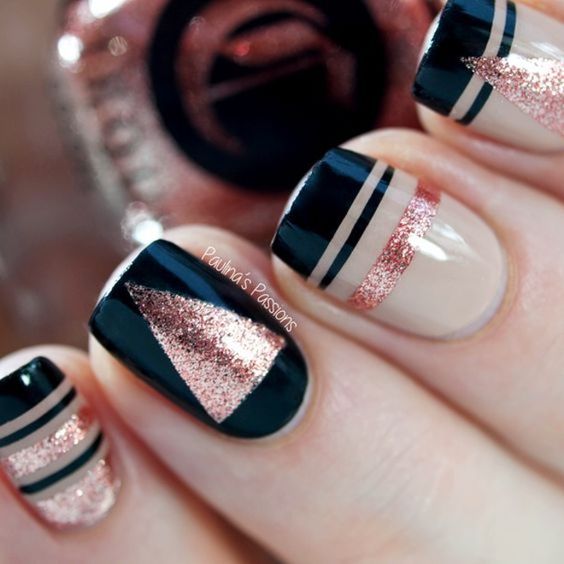 nail art inverno rosa glitter e preto