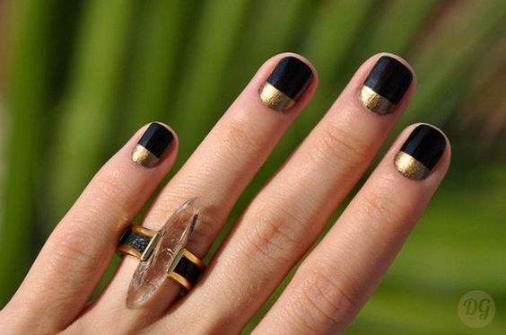 unhas, esmaltes e nail art de inverno unha minimalista preto e dourado
