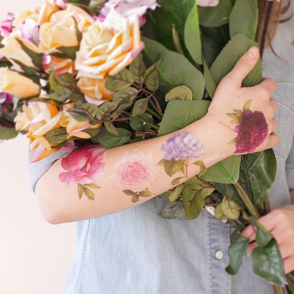 tatuagem de flores no raço