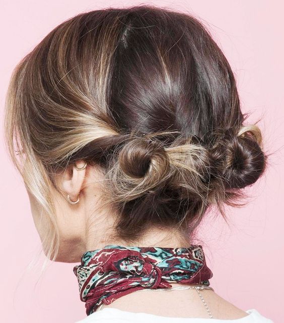 penteado com dois coques na cabeça