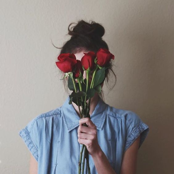 Fotos Tumblr fáceis de imitar com flores no rosto