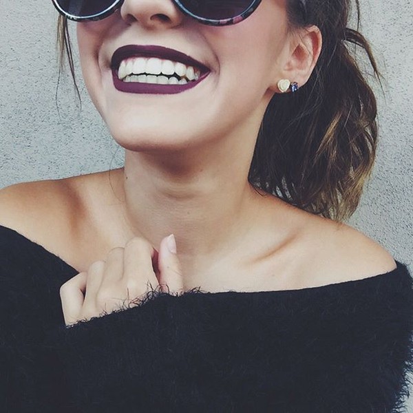 Poses para fotos sozinha estilo Tumblr sorrindo