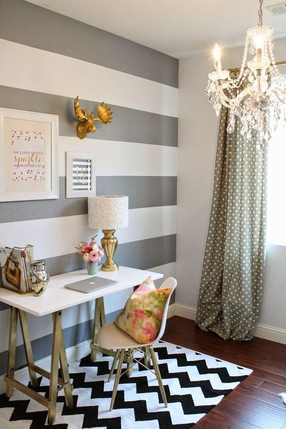 decoração home office com tapete chevron