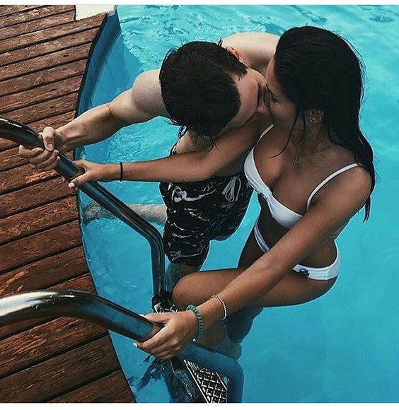 fotos tumblr na piscina com namorado beijo