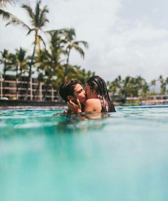 fotos tumblr na piscina com namorado se beijando