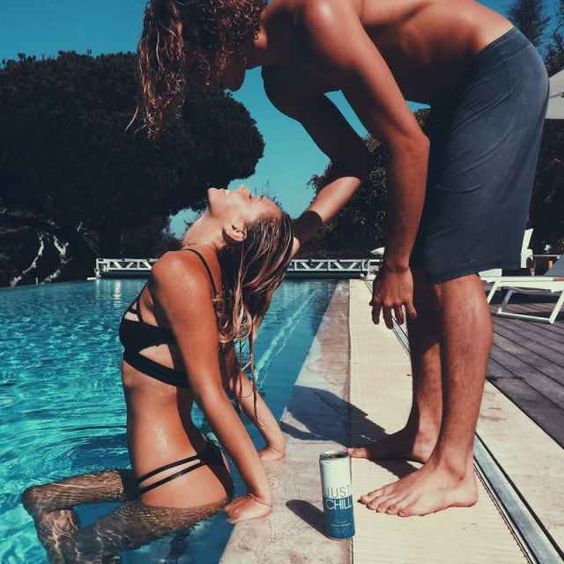 fotos tumblr na piscina com namorado