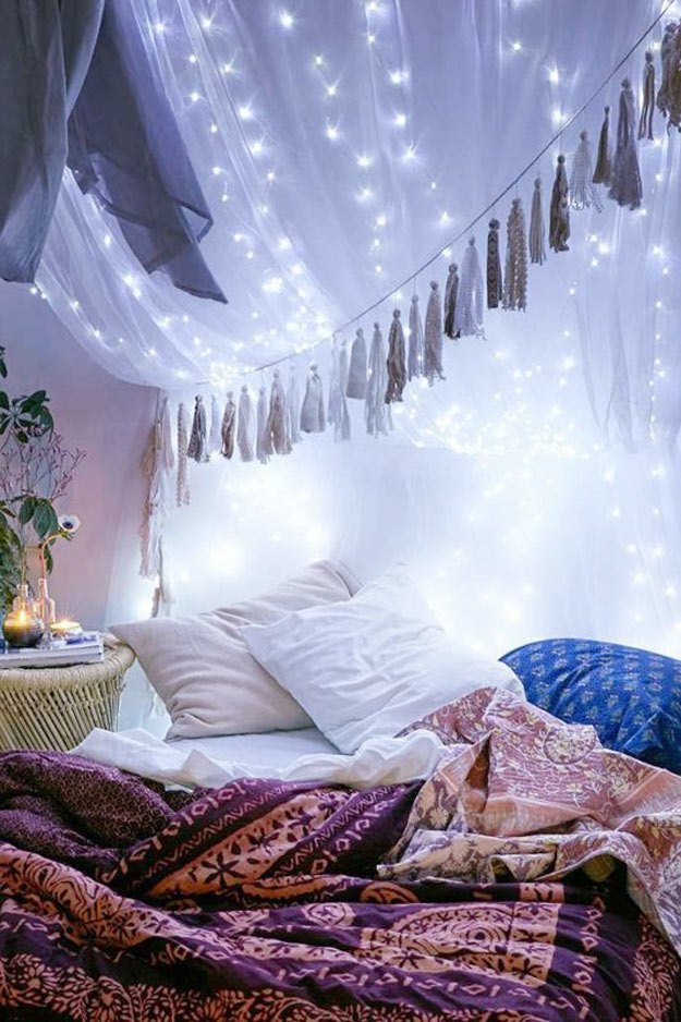 decoração iluminação com pisca pisca quarto boho