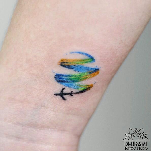 tatuagem de avião e mapa