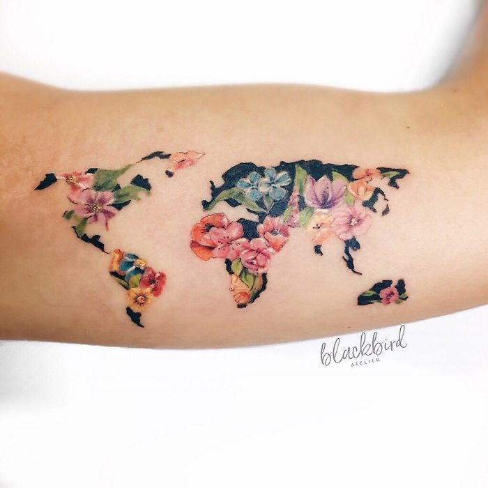 tatuagem mapa mundo floral