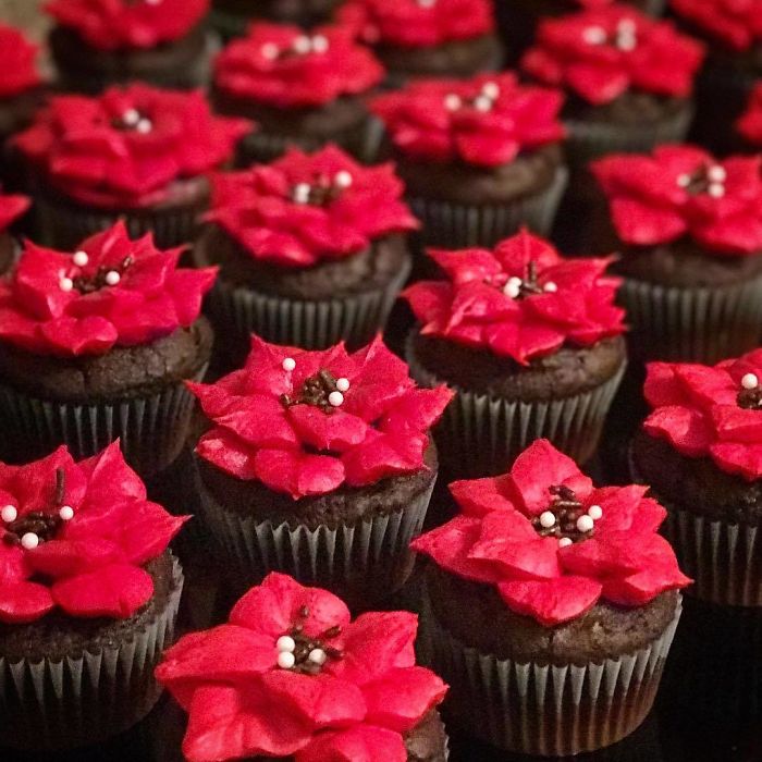 cupcake de natal flor vermelha