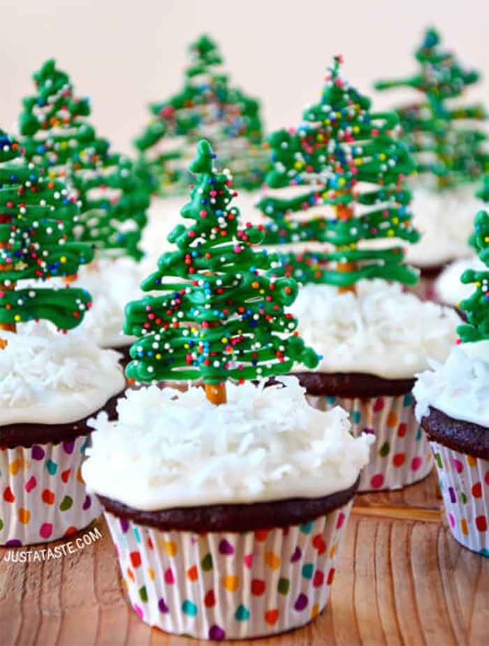 cupcake de natal árvore com bolinhas