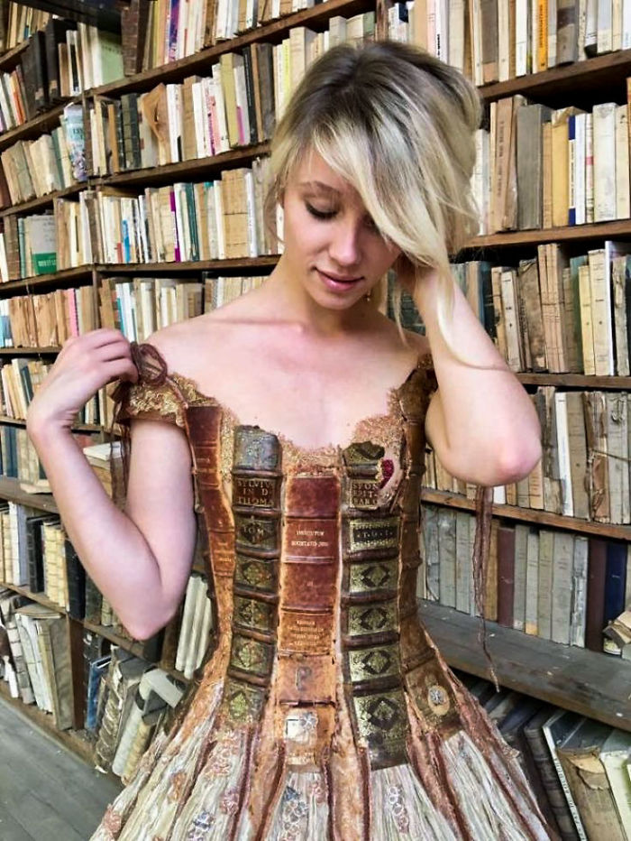 vestido de livros Sylvie Facon