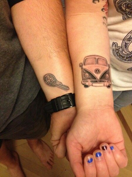 tatuagem de carro casal