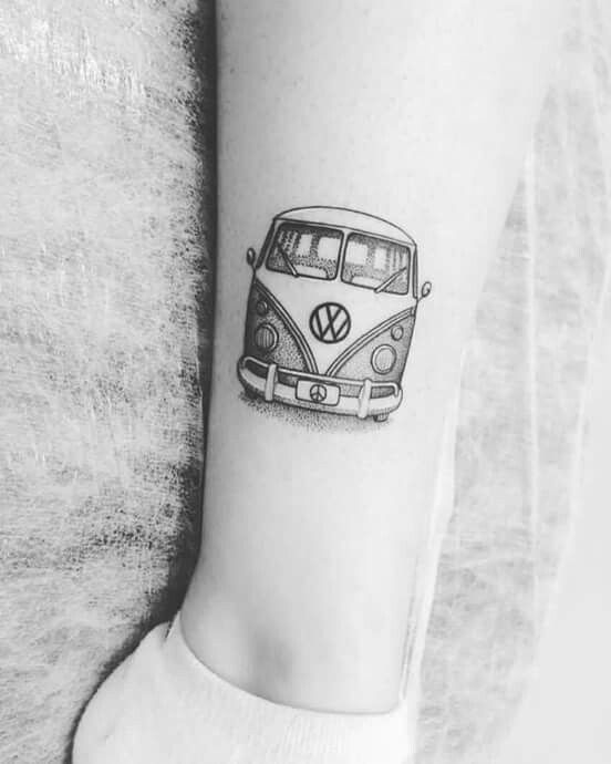 tatuagem kombi na perna