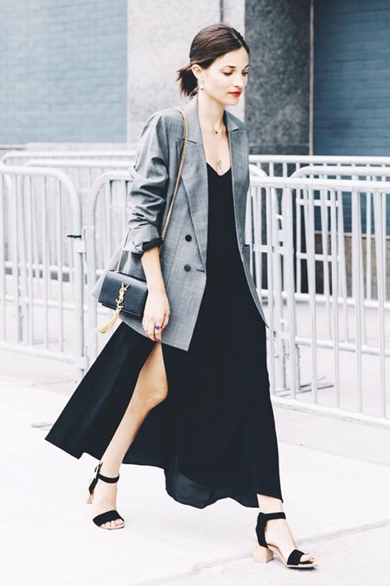 vestido longo preto blazer cinza look verão outono