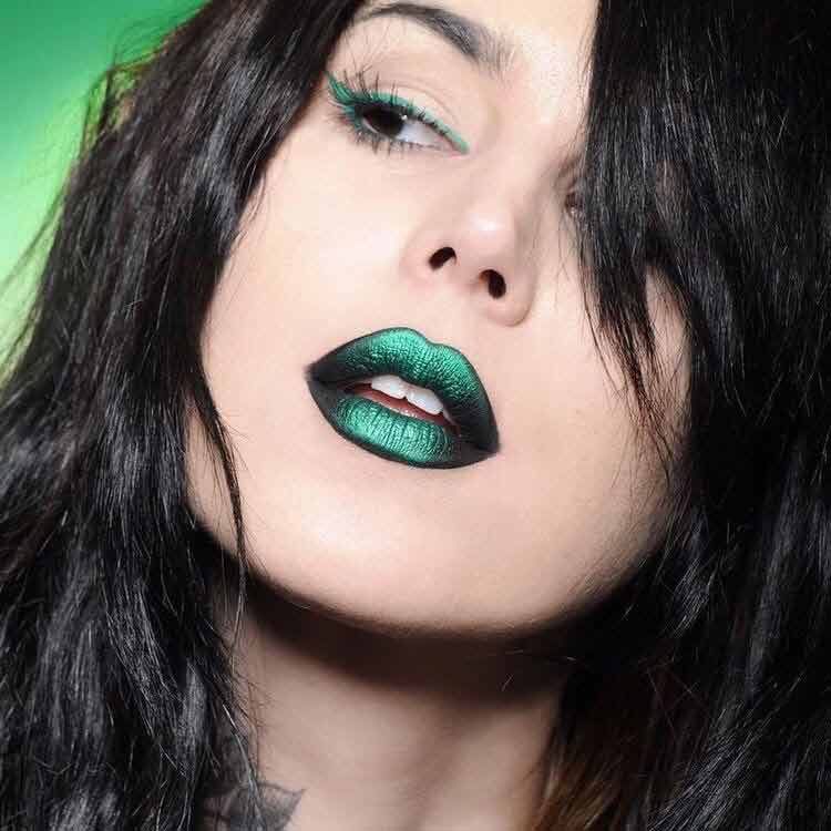 maquiagem-para-copa-olhos-e-boca-verde-metálico