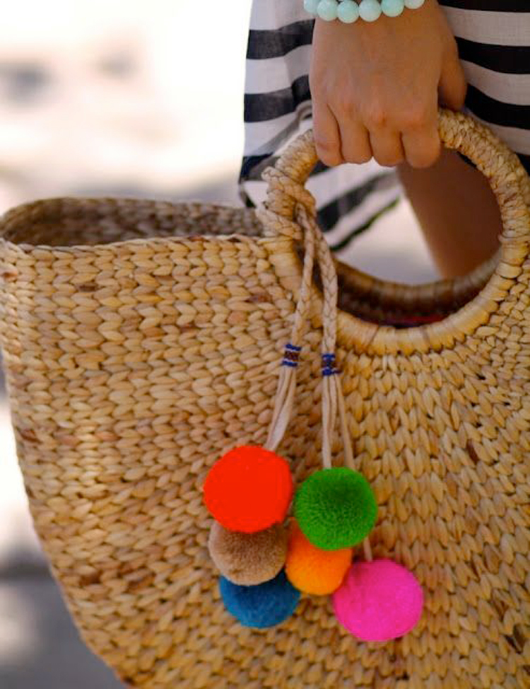 bolsa-praia-com-pompom