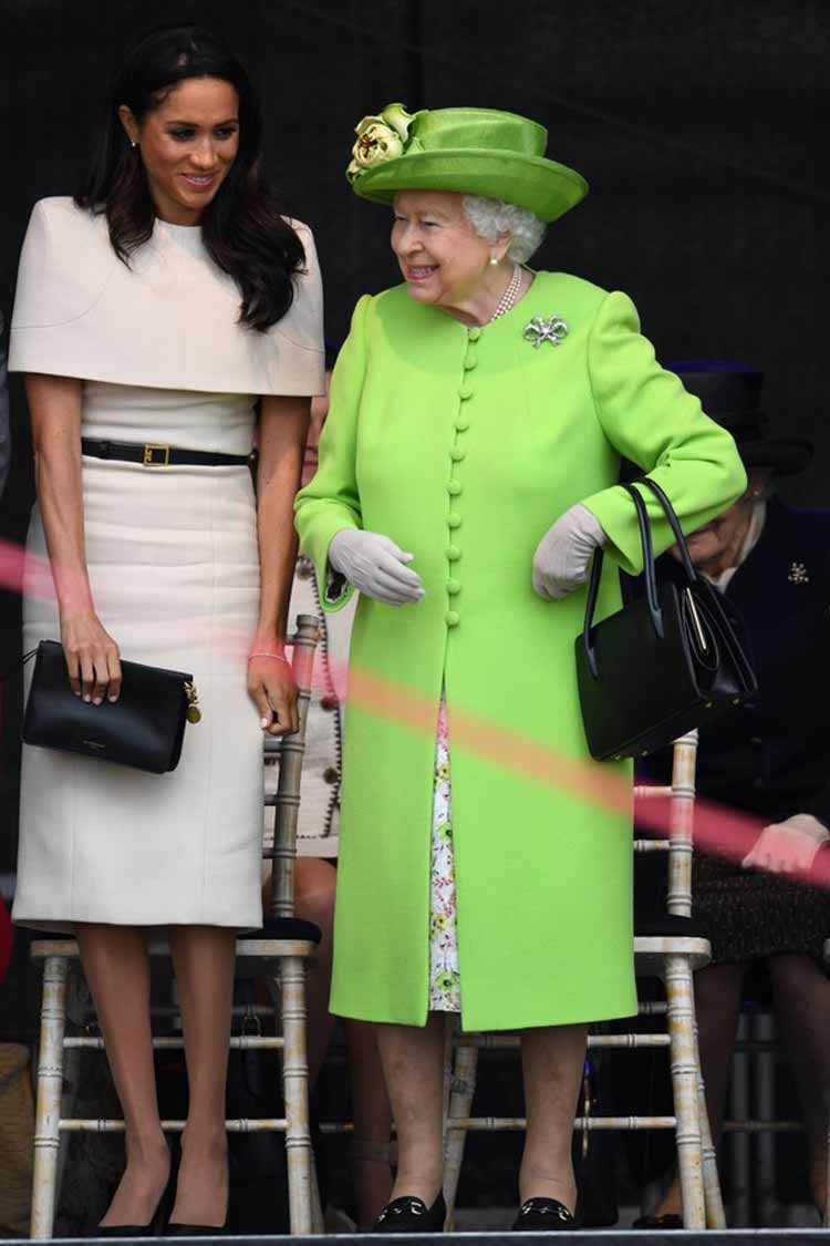 rainha-elizabeth-vestido-verde-neon