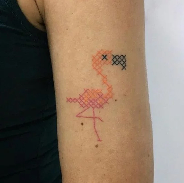 tatuagem-bordada-de-flamingo