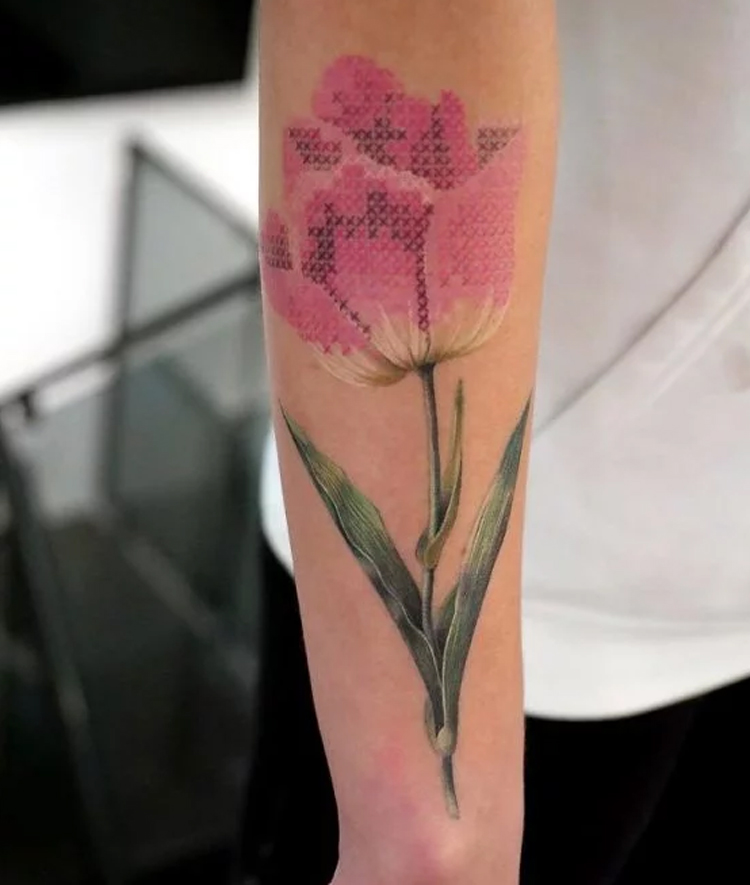 tatuagem-bordada-de-tulipa