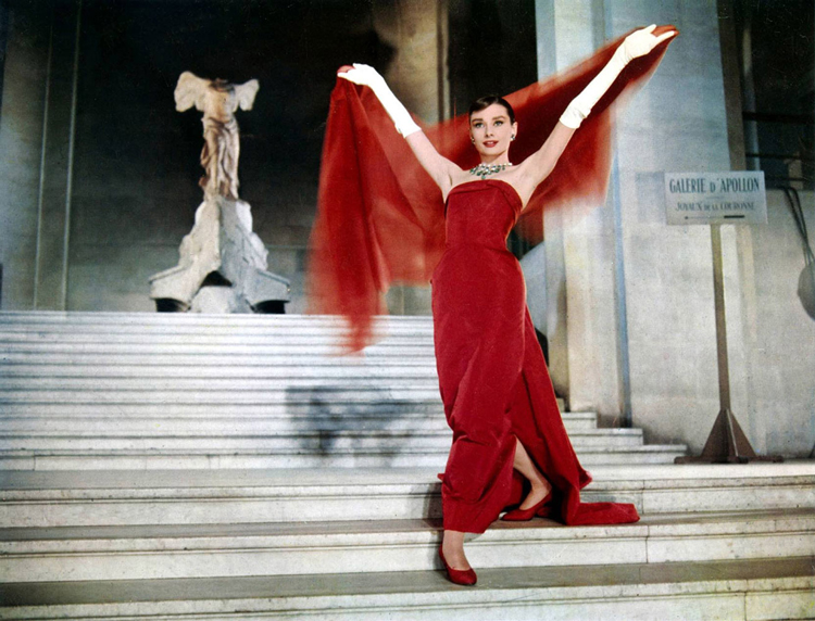 Audrey-Hepburn-de-vermelho