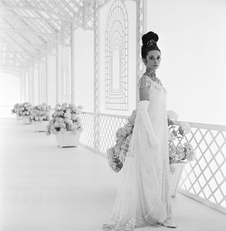 Audrey-Hepburn-vestido-branco