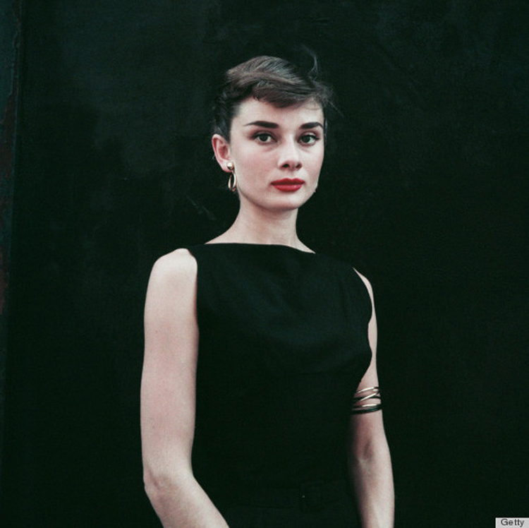 Audrey-Hepburn-vestido-preto