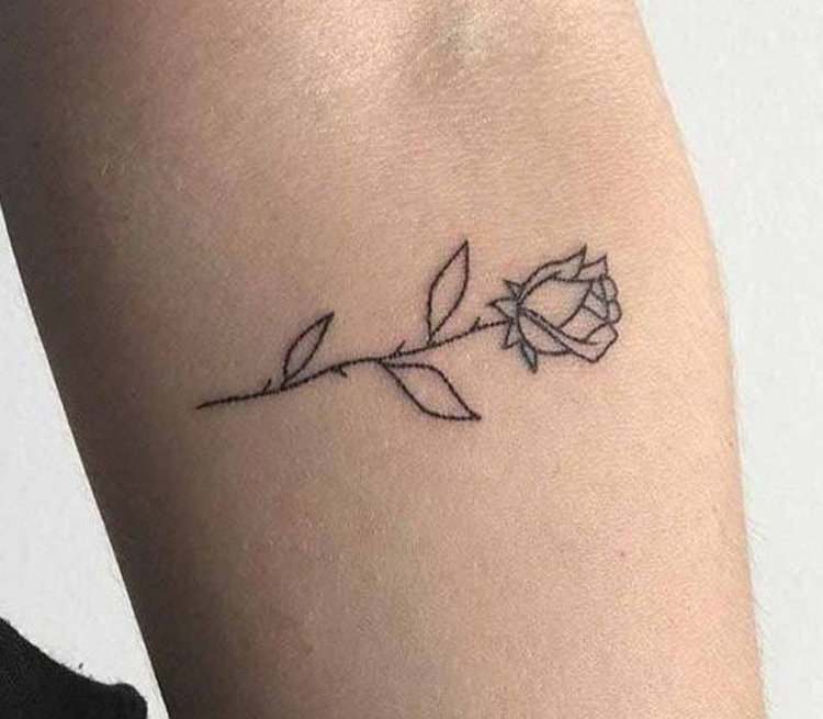 tatuagem-de-flor-pequena