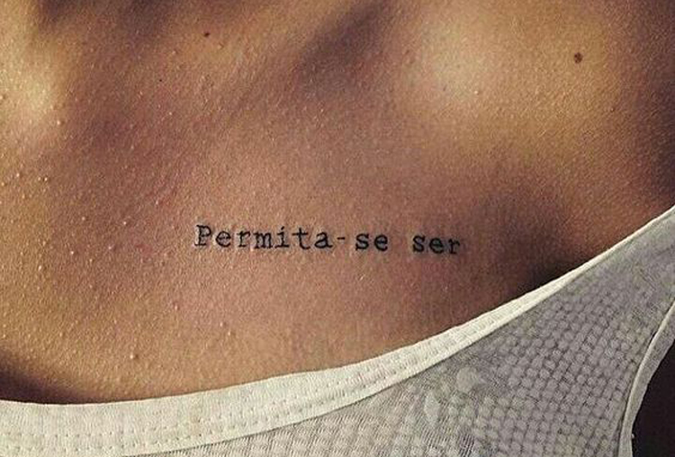 tatuagem-pequena-feminina-no-peito