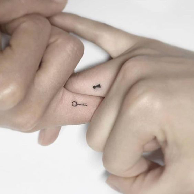 tatuagem-pequena-nos-dedos