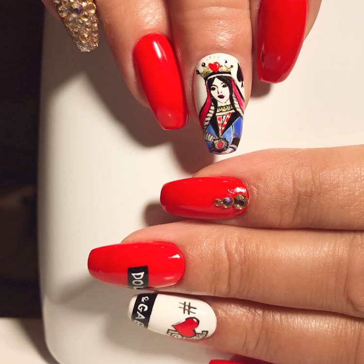 logomania-nas-unhas-Dolce-&-Gabbana