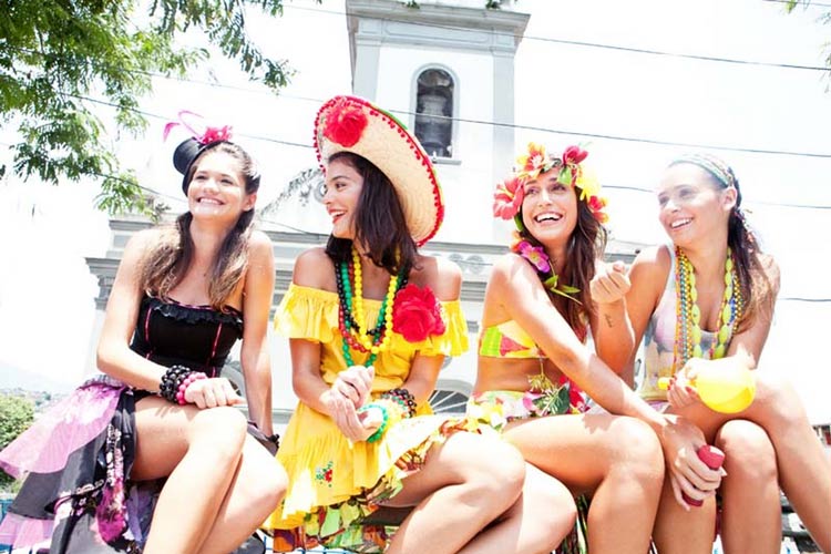 fantasias-de-carnaval-de-rua--grupo-de-amigas