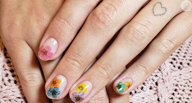 tendencia-nail-art-2020-unhas-com-flores