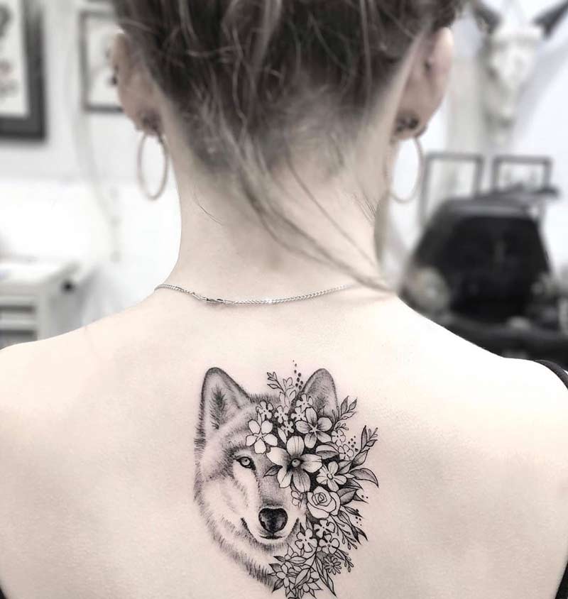 tatuagem-lobo-e-flores