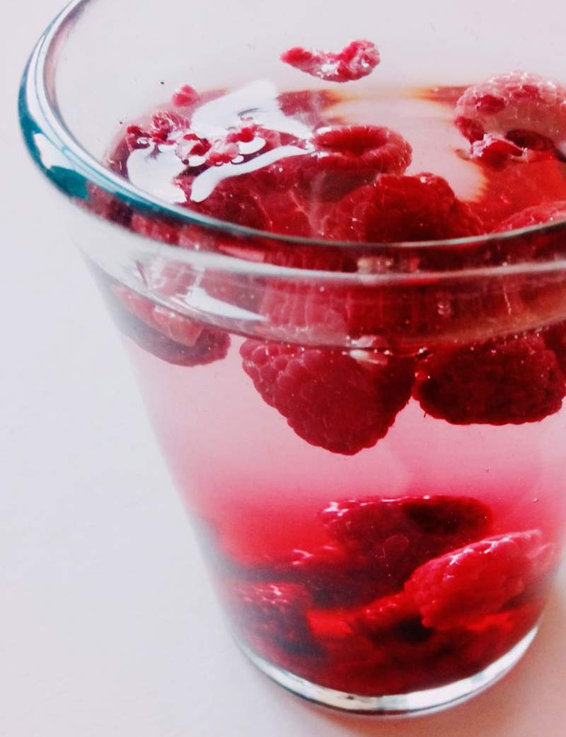 agua-saborizada-frutas-vermelhas-e-limao