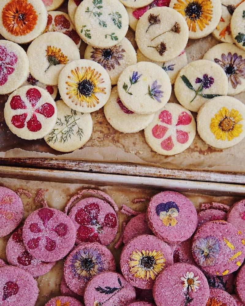 biscoito-amanteigado-com-flores-comestiveis