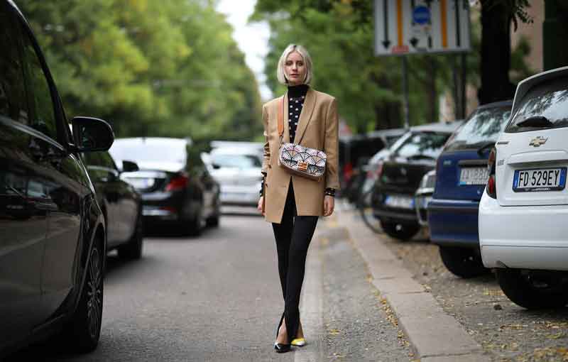 legging-preta-com-fenda-looks-como-usar-blazer-bege