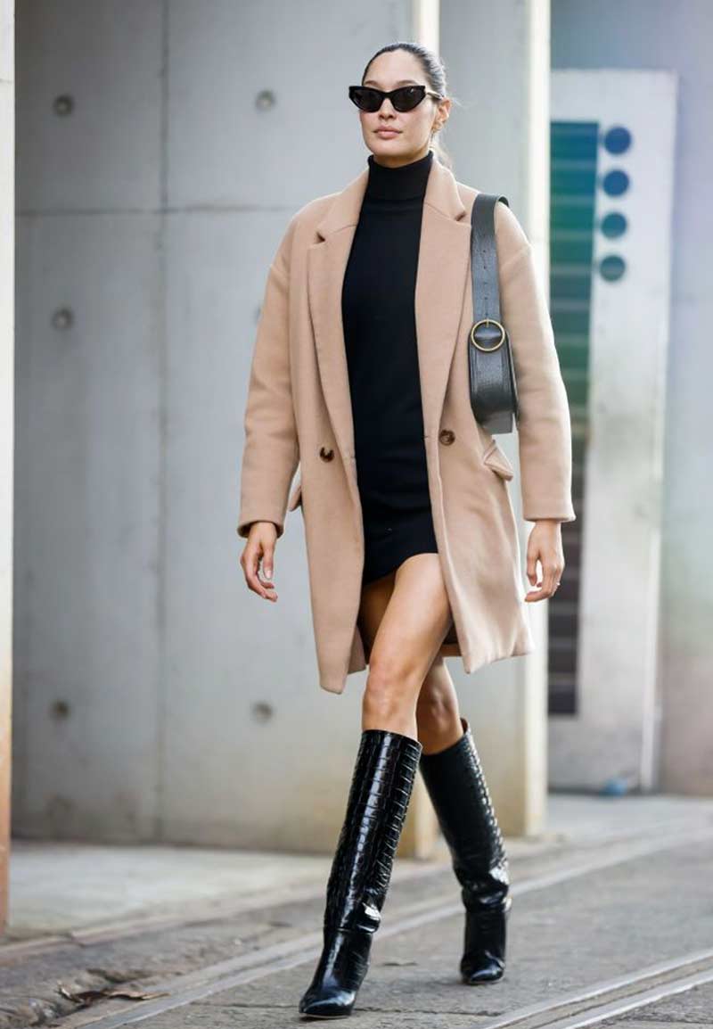 botas de cano alto vestido preto casaco nude looks mulheres alta como se vestir bem