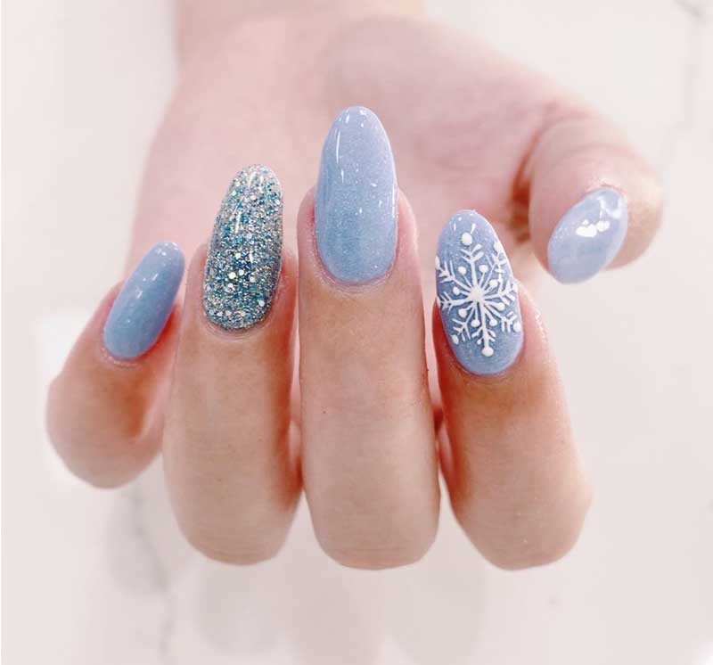 nail art floco de neve azul