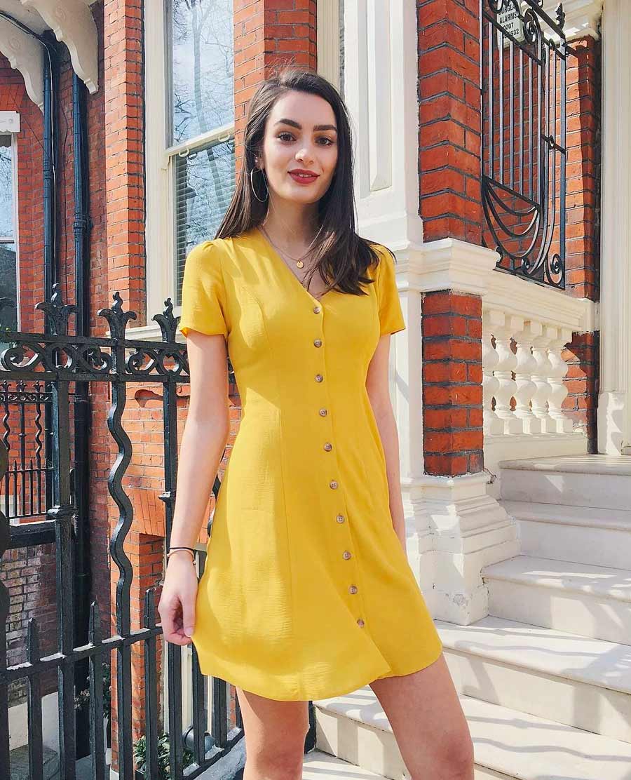 vestido de linho amarelo com botões