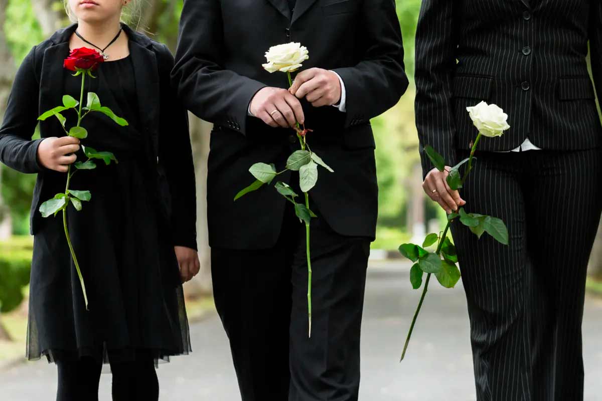 Por que as pessoas usam preto em funerais