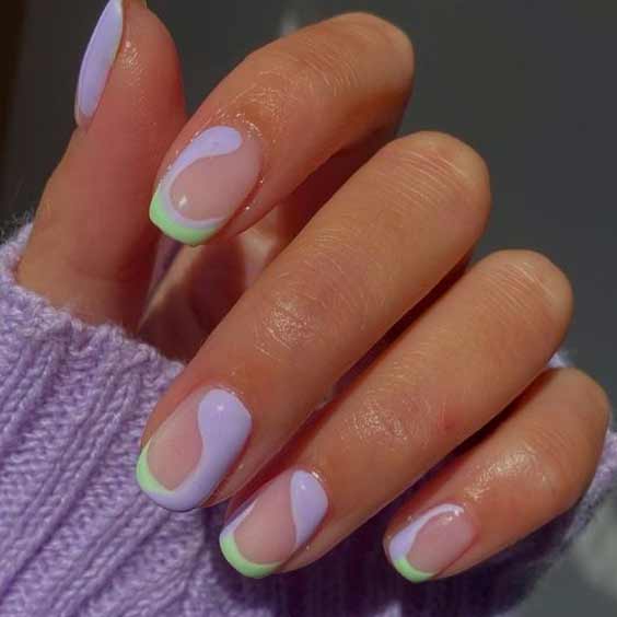 unhas curtas esmalte manicure lilás e verde neon
